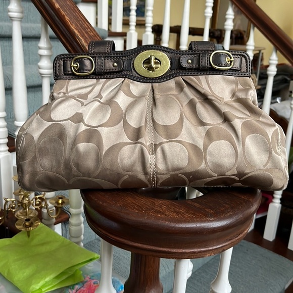 Coach Vintage Signature monogram, Gold Canvas brown leather trim Brass hardw - Picture 1 of 16